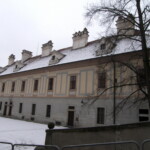 Budova Mincovny na druhém nádvoří. V přízemí jsou umístěny pokladny, v patře bude vybudována zámecká galerie
