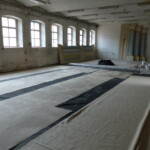 Plátno připravené na malbu draperiových sufit (léto 2016)