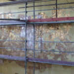 Znak je provedený exkluzivní technikou zlacené a kolorované linkrusty