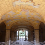 Celkový pohled do saly terreny ze zámeckého parku. Stav v průběhu restaurování