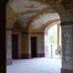 Průhled salou terrenou po dokončení restaurování (před odstraněním pracovní podlahy)