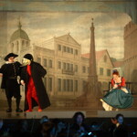 Scéna město při přestavení Mozartiana (pantomima Pantalon a Kolombína, Praha 2017, foto Daniel Rosznyo)