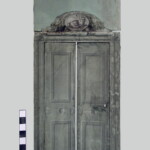 Součástí souboru jsou i doplňkové praktikáblové kulisy s otvíracími dveřmi