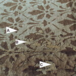 Několik vrstev barev jsme našli i na bočních kulisách