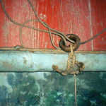 Pro pochopení fungování jevištních mechanismů jsou důležité všechny detaily. Zde vodicí kroužek pro provaz ovládající navíjení prospektu