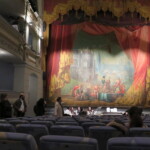 Toledo (Španělsko), Teatro de Rojas (1879), pohled na spuštěnou historickou oponu. Zasedání PERSPECTIVU na podzim 2014